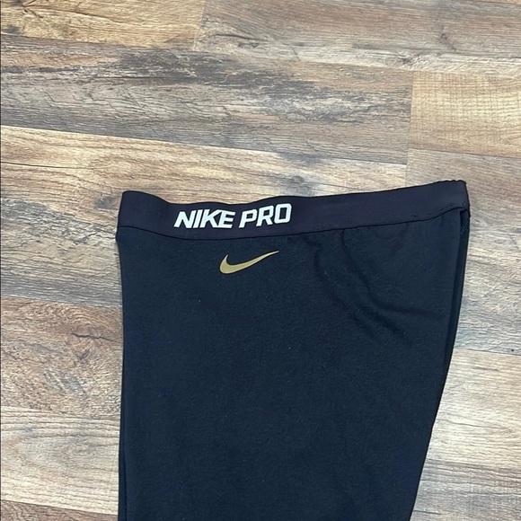 Nike Black and Gold Leggings for Active Comfort - Picture 14 of 14
